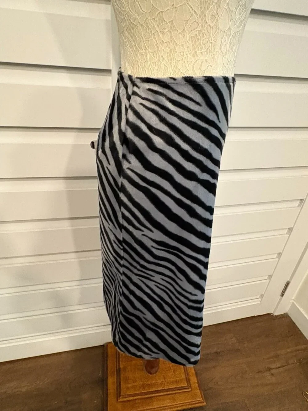 Vintage Harrods Edgy Rockstar Zebra Print Plush Pencil Skirt Gray Black Size 4